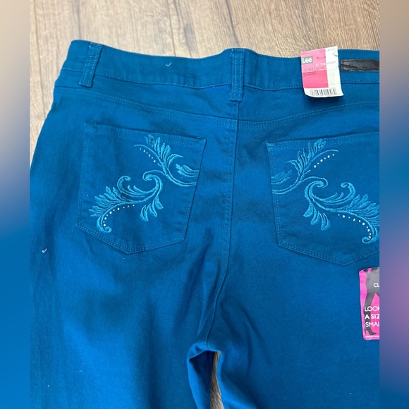 NWT LEE CLASSIC FIT IN GREENISH COLOUR size 18 MEDIUM EMBROIDERED POCKETS - Picture 4 of 8